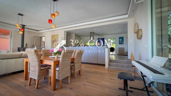 Villa
                                                                                                                                                                                                                                                                                                                        8 pièce(s)                                                                                                                                                                                                          4 chambre(s)                                                                                                                                                                                                          254  m²