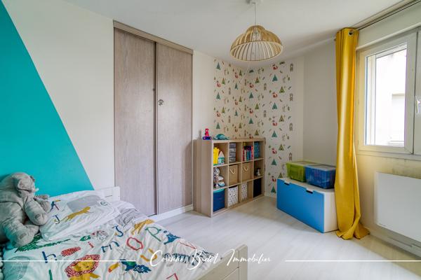 Appartement
         5 pièces
        - 99 m² Exclusivité 323 000 € *