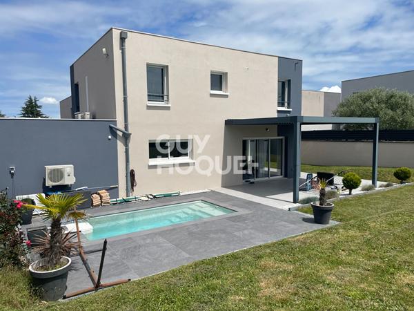 Maison contemporaine 5 pièces à vendre à Saint Laurent de Mure - Réf 4724