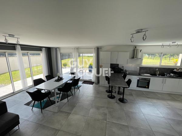 Maison contemporaine 5 pièces à vendre à Saint Laurent de Mure - Réf 4724