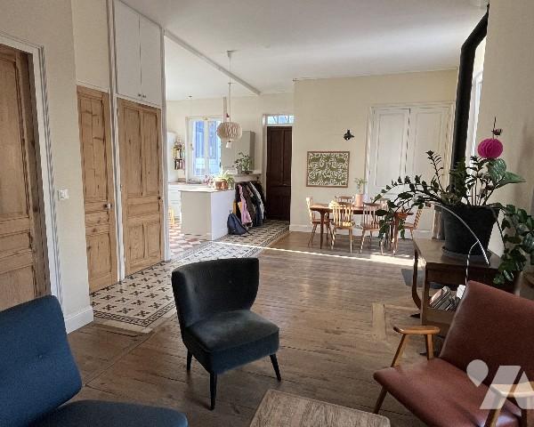 600m du métro Flachet, maison de ville rénovée - 121 m² habitables - 5 chambres -  cour