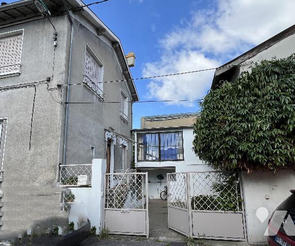 600m du métro Flachet, maison de ville rénovée - 121 m² habitables - 5 chambres -  cour