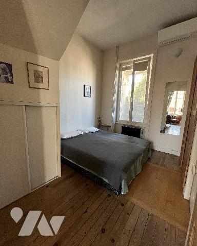 600m du métro Flachet, maison de ville rénovée - 121 m² habitables - 5 chambres -  cour