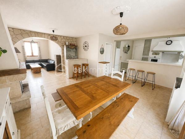 🏡 EXCLUSIVITÉ – Maison T4/T5 d’environ 103 m² – Quartier des Bellons à Istres 🌿

Dans l’un des quartiers les plus recherchés et paisibles d’Istres, découvrez cette agréable maison familiale offrant de nombreuses possibilités d’aménagement.

✨ Ses atouts :
✔ Séjour avec salon et cuisine ouverte équipée et aménagée
✔ 3 chambres, dont une grande chambre à l’étage
✔ Salle d’eau et WC séparé
✔ Buanderie pratique au quotidien
✔ Garage aménagé en chambre ou bureau, avec possibilité de créer une dépendance indépendante
✔ Espace détente intimiste à l’arrière de la maison
✔ Terrasse à l’avant avec coin jardin pour profiter des beaux jours
✔ Climatisation réversible au RDC
✔ Cheminée pour des soirées chaleureuses
A 5 minutes de l'étang de l'olivier. 

📍 Située dans le quartier calme et prisé des Bellons, cette maison est idéale pour une famille ou pour un projet avec espace de télétravail.

📞 Contactez-moi pour plus d’informations ou pour organiser une visite !