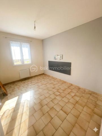 🏡 EXCLUSIVITÉ – Maison T4/T5 d’environ 103 m² – Quartier des Bellons à Istres 🌿

Dans l’un des quartiers les plus recherchés et paisibles d’Istres, découvrez cette agréable maison familiale offrant de nombreuses possibilités d’aménagement.

✨ Ses atouts :
✔ Séjour avec salon et cuisine ouverte équipée et aménagée
✔ 3 chambres, dont une grande chambre à l’étage
✔ Salle d’eau et WC séparé
✔ Buanderie pratique au quotidien
✔ Garage aménagé en chambre ou bureau, avec possibilité de créer une dépendance indépendante
✔ Espace détente intimiste à l’arrière de la maison
✔ Terrasse à l’avant avec coin jardin pour profiter des beaux jours
✔ Climatisation réversible au RDC
✔ Cheminée pour des soirées chaleureuses
A 5 minutes de l'étang de l'olivier. 

📍 Située dans le quartier calme et prisé des Bellons, cette maison est idéale pour une famille ou pour un projet avec espace de télétravail.

📞 Contactez-moi pour plus d’informations ou pour organiser une visite !