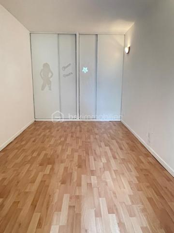 🏡 EXCLUSIVITÉ – Maison T4/T5 d’environ 103 m² – Quartier des Bellons à Istres 🌿

Dans l’un des quartiers les plus recherchés et paisibles d’Istres, découvrez cette agréable maison familiale offrant de nombreuses possibilités d’aménagement.

✨ Ses atouts :
✔ Séjour avec salon et cuisine ouverte équipée et aménagée
✔ 3 chambres, dont une grande chambre à l’étage
✔ Salle d’eau et WC séparé
✔ Buanderie pratique au quotidien
✔ Garage aménagé en chambre ou bureau, avec possibilité de créer une dépendance indépendante
✔ Espace détente intimiste à l’arrière de la maison
✔ Terrasse à l’avant avec coin jardin pour profiter des beaux jours
✔ Climatisation réversible au RDC
✔ Cheminée pour des soirées chaleureuses
A 5 minutes de l'étang de l'olivier. 

📍 Située dans le quartier calme et prisé des Bellons, cette maison est idéale pour une famille ou pour un projet avec espace de télétravail.

📞 Contactez-moi pour plus d’informations ou pour organiser une visite !