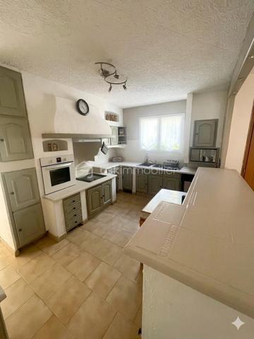 🏡 EXCLUSIVITÉ – Maison T4/T5 d’environ 103 m² – Quartier des Bellons à Istres 🌿

Dans l’un des quartiers les plus recherchés et paisibles d’Istres, découvrez cette agréable maison familiale offrant de nombreuses possibilités d’aménagement.

✨ Ses atouts :
✔ Séjour avec salon et cuisine ouverte équipée et aménagée
✔ 3 chambres, dont une grande chambre à l’étage
✔ Salle d’eau et WC séparé
✔ Buanderie pratique au quotidien
✔ Garage aménagé en chambre ou bureau, avec possibilité de créer une dépendance indépendante
✔ Espace détente intimiste à l’arrière de la maison
✔ Terrasse à l’avant avec coin jardin pour profiter des beaux jours
✔ Climatisation réversible au RDC
✔ Cheminée pour des soirées chaleureuses
A 5 minutes de l'étang de l'olivier. 

📍 Située dans le quartier calme et prisé des Bellons, cette maison est idéale pour une famille ou pour un projet avec espace de télétravail.

📞 Contactez-moi pour plus d’informations ou pour organiser une visite !