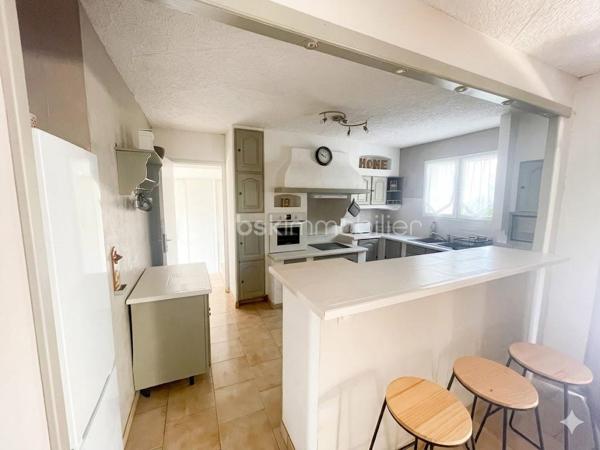 🏡 EXCLUSIVITÉ – Maison T4/T5 d’environ 103 m² – Quartier des Bellons à Istres 🌿

Dans l’un des quartiers les plus recherchés et paisibles d’Istres, découvrez cette agréable maison familiale offrant de nombreuses possibilités d’aménagement.

✨ Ses atouts :
✔ Séjour avec salon et cuisine ouverte équipée et aménagée
✔ 3 chambres, dont une grande chambre à l’étage
✔ Salle d’eau et WC séparé
✔ Buanderie pratique au quotidien
✔ Garage aménagé en chambre ou bureau, avec possibilité de créer une dépendance indépendante
✔ Espace détente intimiste à l’arrière de la maison
✔ Terrasse à l’avant avec coin jardin pour profiter des beaux jours
✔ Climatisation réversible au RDC
✔ Cheminée pour des soirées chaleureuses
A 5 minutes de l'étang de l'olivier. 

📍 Située dans le quartier calme et prisé des Bellons, cette maison est idéale pour une famille ou pour un projet avec espace de télétravail.

📞 Contactez-moi pour plus d’informations ou pour organiser une visite !
