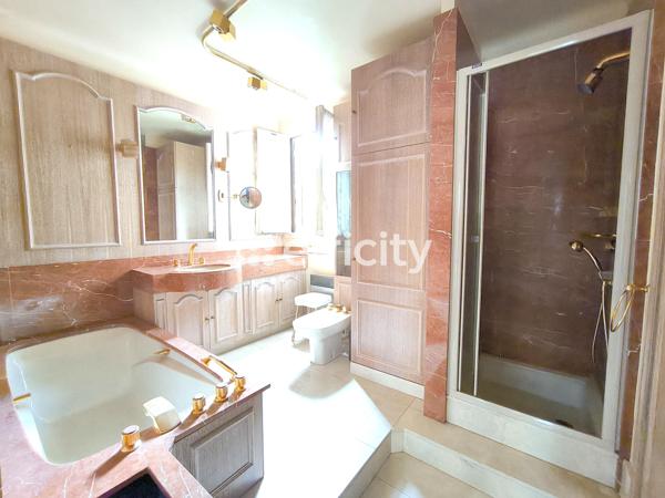 Appartement
         4 pièces
        - 108 m² 685 000 € *