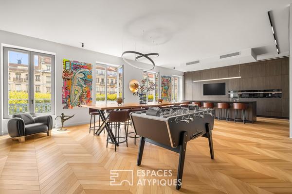 Appartement bourgeois d’exception rénové par architecte avec balcon filant – cours Franklin Roosevelt
