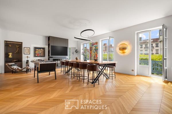 Appartement bourgeois d’exception rénové par architecte avec balcon filant – cours Franklin Roosevelt