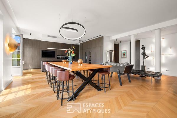 Appartement bourgeois d’exception rénové par architecte avec balcon filant – cours Franklin Roosevelt
