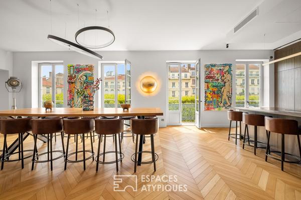 Appartement bourgeois d’exception rénové par architecte avec balcon filant – cours Franklin Roosevelt