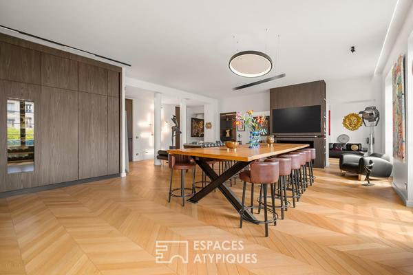 Appartement bourgeois d’exception rénové par architecte avec balcon filant – cours Franklin Roosevelt
