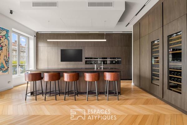 Appartement bourgeois d’exception rénové par architecte avec balcon filant – cours Franklin Roosevelt
