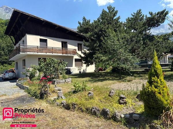 PASSY  Maison familiale entièrement rénovée avec deux appartements, dépendances et fort potentiel d'aménagement
