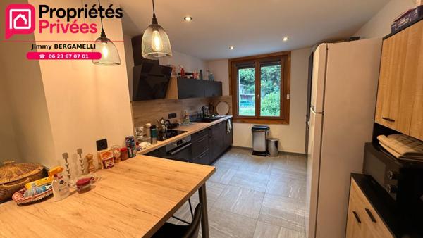 PASSY  Maison familiale entièrement rénovée avec deux appartements, dépendances et fort potentiel d'aménagement