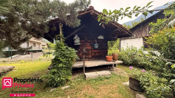 PASSY  Maison familiale entièrement rénovée avec deux appartements, dépendances et fort potentiel d'aménagement