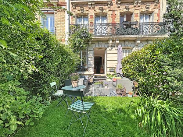 Appartement
         3 pièces
        - 82 m² Bien prestige