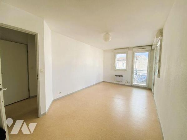 BEGLES limite TALENCE Bagatelle
Appartement dans résidence avec piscine 
Trés bon état double...