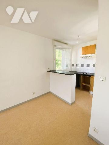 BEGLES limite TALENCE Bagatelle
Appartement dans résidence avec piscine 
Trés bon état double...