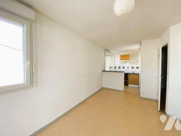 BEGLES limite TALENCE Bagatelle
Appartement dans résidence avec piscine 
Trés bon état double...
