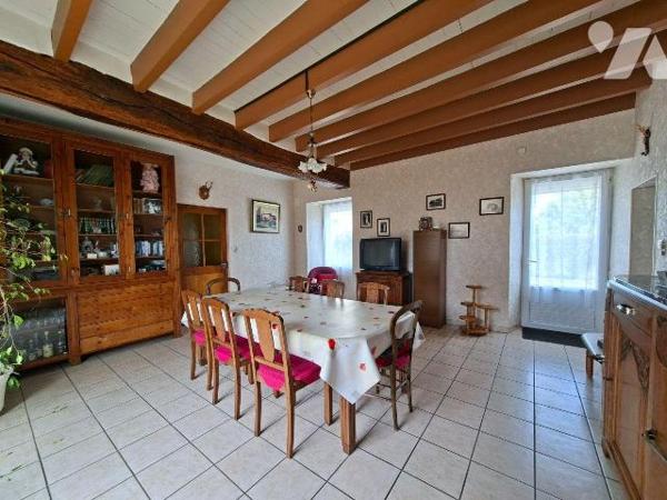Genneton,
découvrez cette spacieuse maison de 143 m², idéale pour une famille à la recherche d...