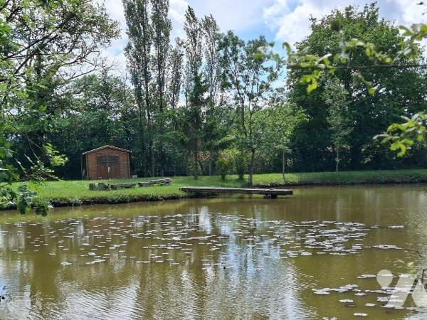 Genneton,
découvrez cette spacieuse maison de 143 m², idéale pour une famille à la recherche d...