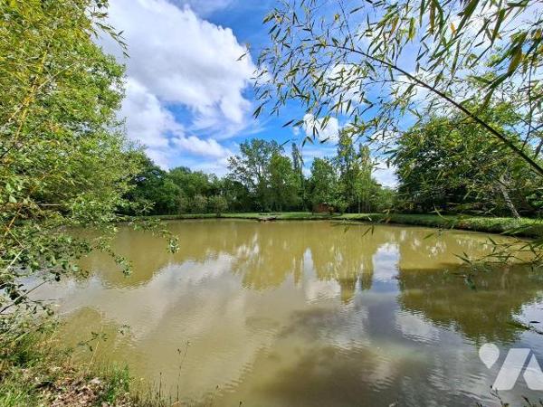 Genneton,
découvrez cette spacieuse maison de 143 m², idéale pour une famille à la recherche d...