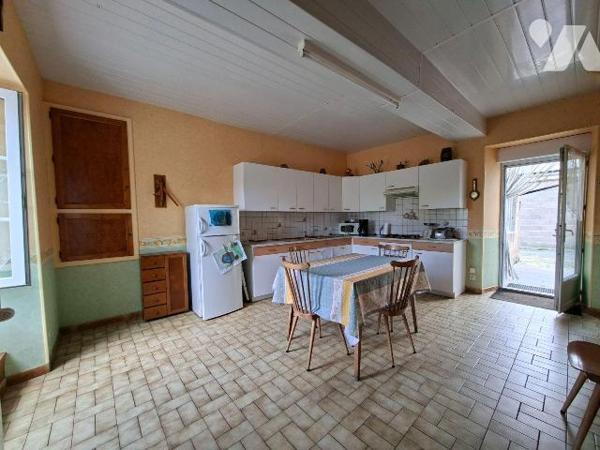Genneton,
découvrez cette spacieuse maison de 143 m², idéale pour une famille à la recherche d...