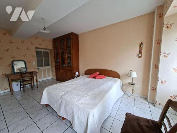 Genneton,
découvrez cette spacieuse maison de 143 m², idéale pour une famille à la recherche d...