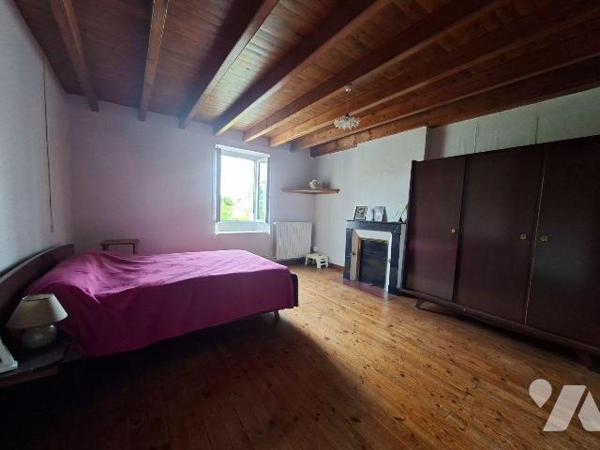 Genneton,
découvrez cette spacieuse maison de 143 m², idéale pour une famille à la recherche d...