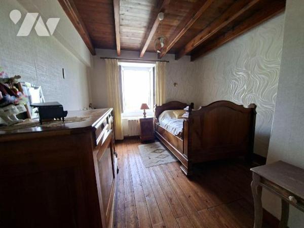 Genneton,
découvrez cette spacieuse maison de 143 m², idéale pour une famille à la recherche d...