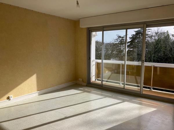 T.3 AURAY 70.03 m2 avec balcon - vue dégagée - cave , Auray