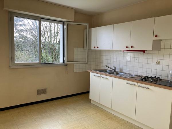 T.3 AURAY 70.03 m2 avec balcon - vue dégagée - cave , Auray