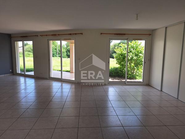 Maison plain pied de 2010 6 pièces à Montpon Ménestérol.