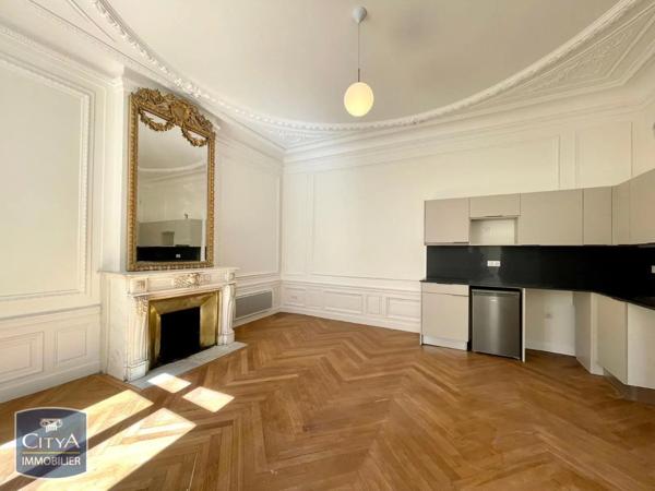 Appartement à louer 2 pièces 54.9m² Narbonne (11100)