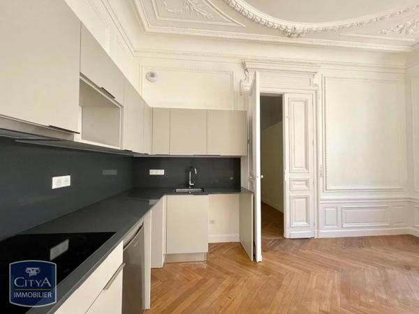 Appartement à louer 2 pièces 54.9m² Narbonne (11100)