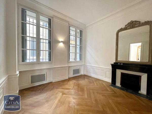 Appartement à louer 2 pièces 54.9m² Narbonne (11100)