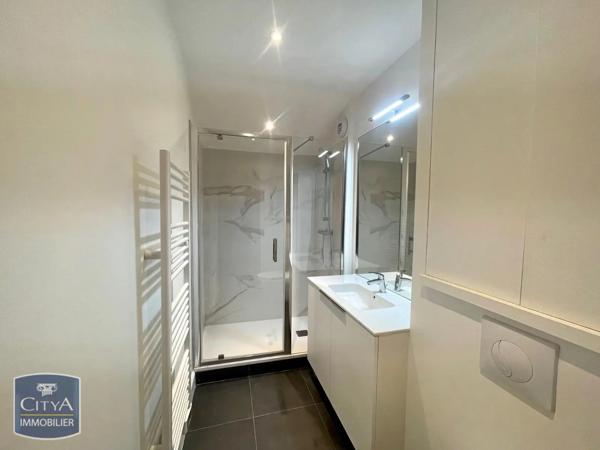 Appartement à louer 2 pièces 54.9m² Narbonne (11100)