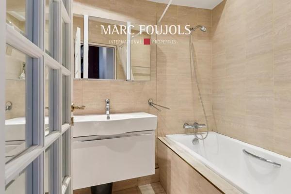 TROCADERO – MUETTE appartement de 2 pièces avec vue Tour Eiffel – 6éme étage balcon
