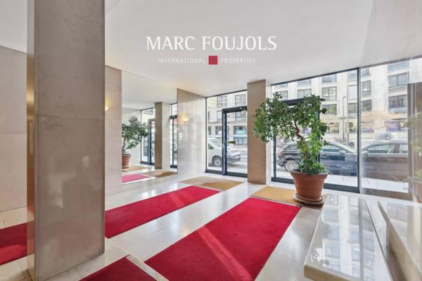 TROCADERO – MUETTE appartement de 2 pièces avec vue Tour Eiffel – 6éme étage balcon