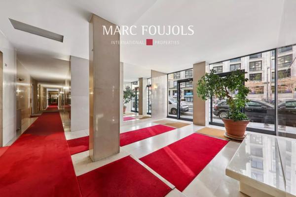 TROCADERO – MUETTE appartement de 2 pièces avec vue Tour Eiffel – 6éme étage balcon