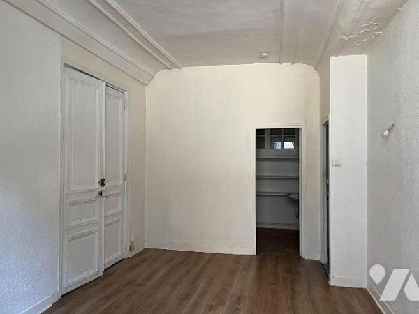 A VENDRE à AVALLON (89200) en centre ville, UN ENSEMBLE IMMOBILIER qui comprend 4 appartements ...