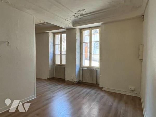 A VENDRE à AVALLON (89200) en centre ville, UN ENSEMBLE IMMOBILIER qui comprend 4 appartements ...