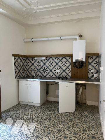 A VENDRE à AVALLON (89200) en centre ville, UN ENSEMBLE IMMOBILIER qui comprend 4 appartements ...