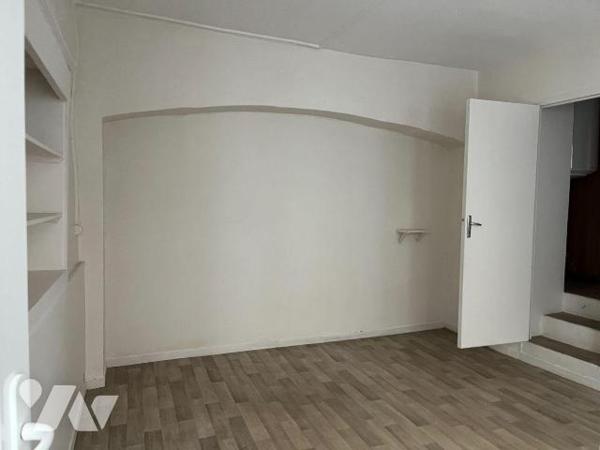 A VENDRE à AVALLON (89200) en centre ville, UN ENSEMBLE IMMOBILIER qui comprend 4 appartements ...