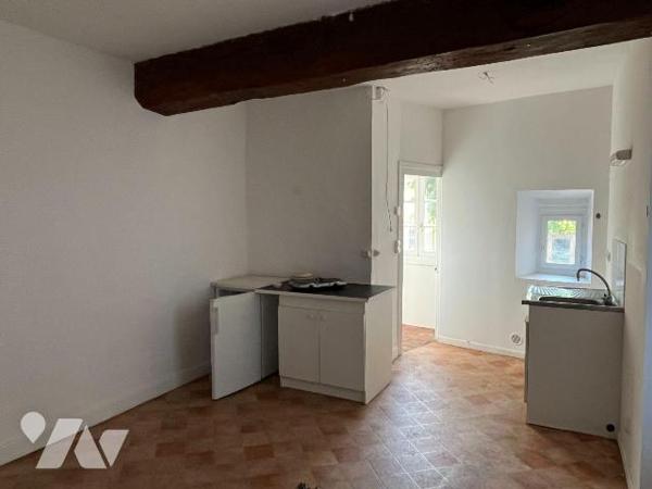 A VENDRE à AVALLON (89200) en centre ville, UN ENSEMBLE IMMOBILIER qui comprend 4 appartements ...