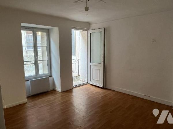 A VENDRE à AVALLON (89200) en centre ville, UN ENSEMBLE IMMOBILIER qui comprend 4 appartements ...