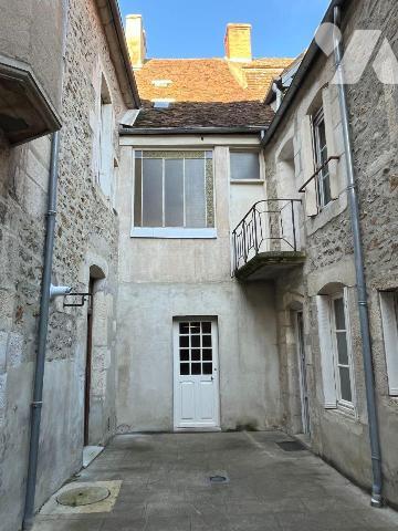 A VENDRE à AVALLON (89200) en centre ville, UN ENSEMBLE IMMOBILIER qui comprend 4 appartements ...